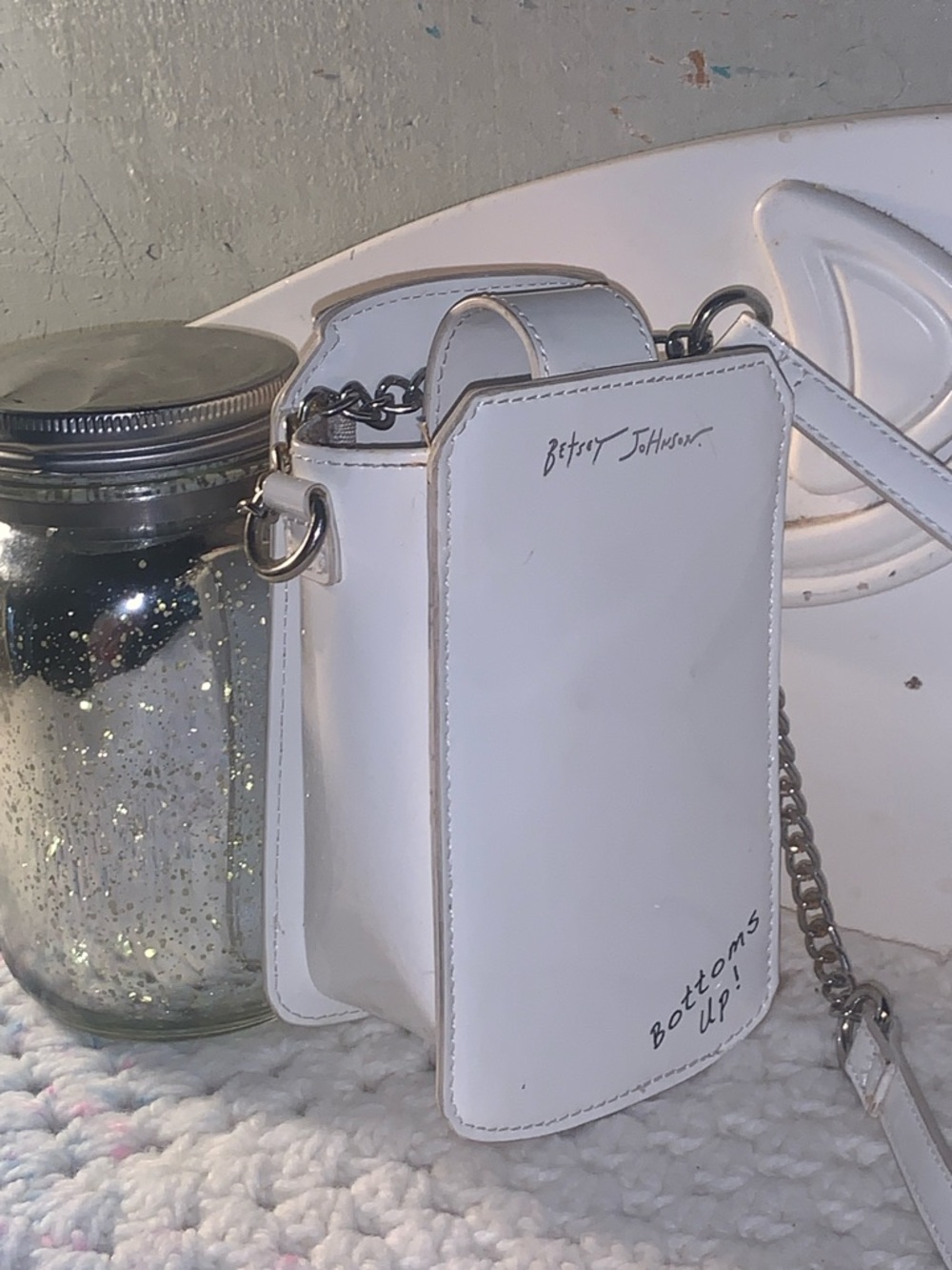 Betsey Johnson White & Pink 'Sassy Spirits' Novelty Can Crossbody - Picture 3 of 4